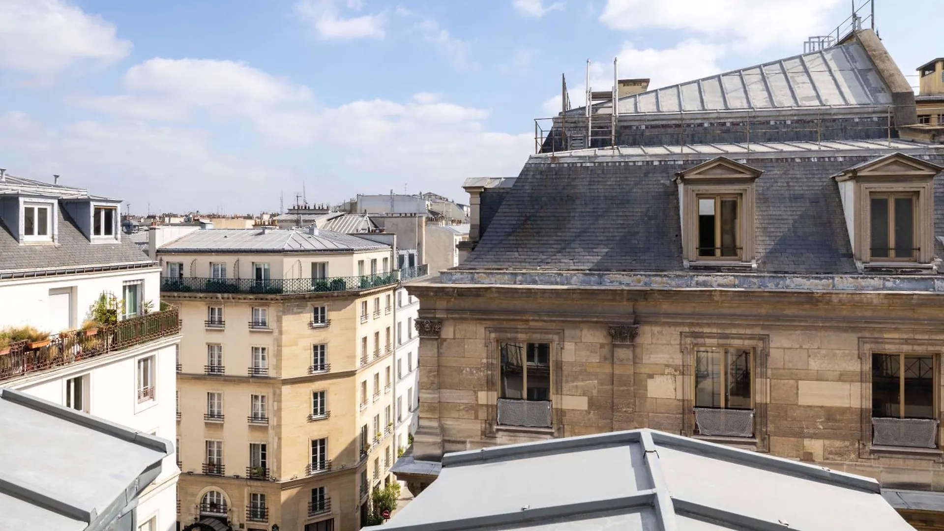 Korner Louvre Hotel