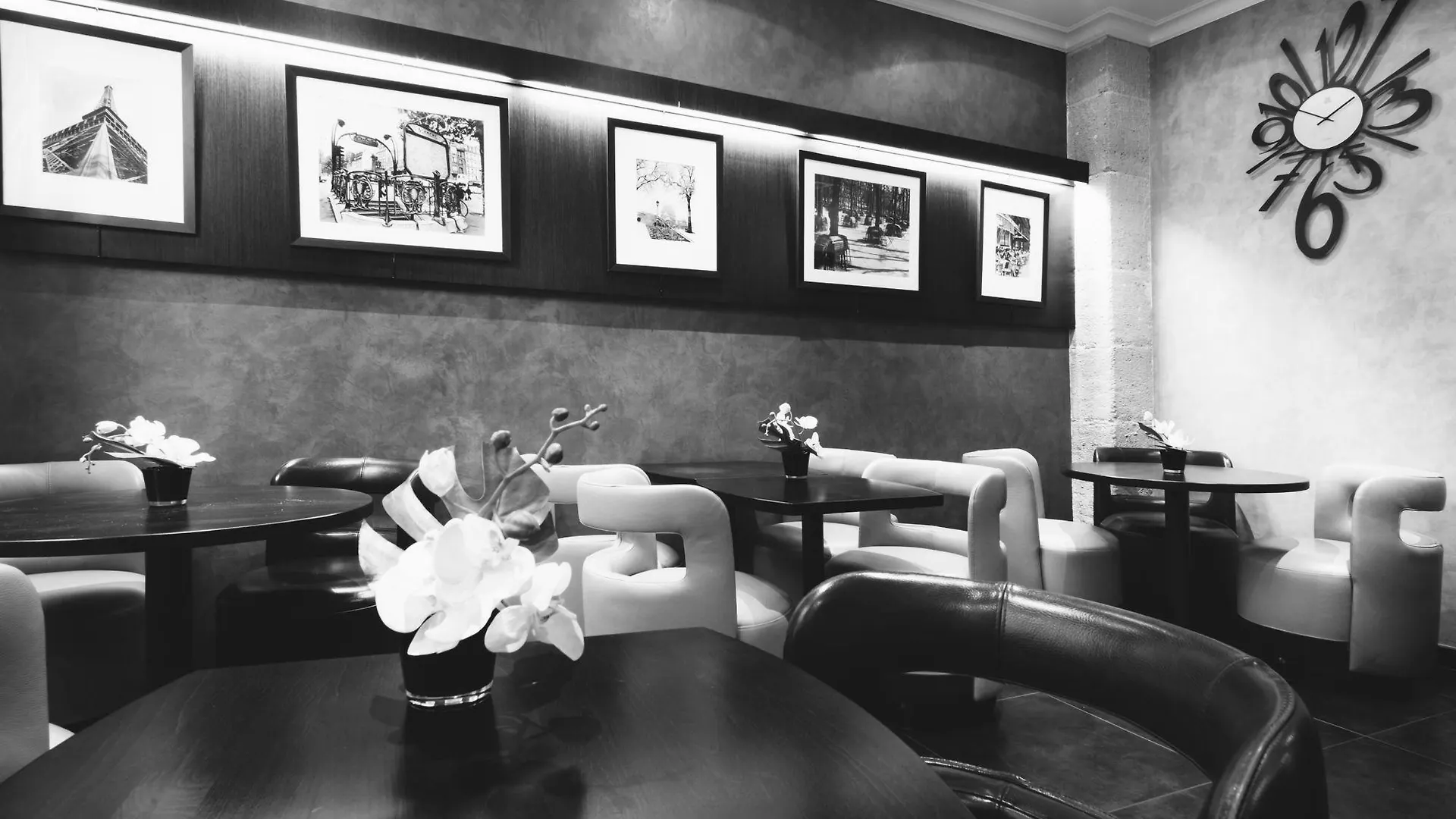 Korner Louvre Hotel